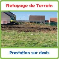 Etalement de terre avec un Bobcat à chenilles