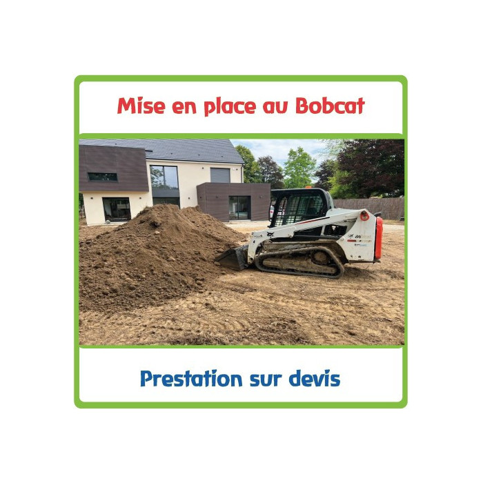 Etalement de terre avec un Bobcat à chenilles