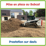 Etalement de terre avec un Bobcat à chenilles